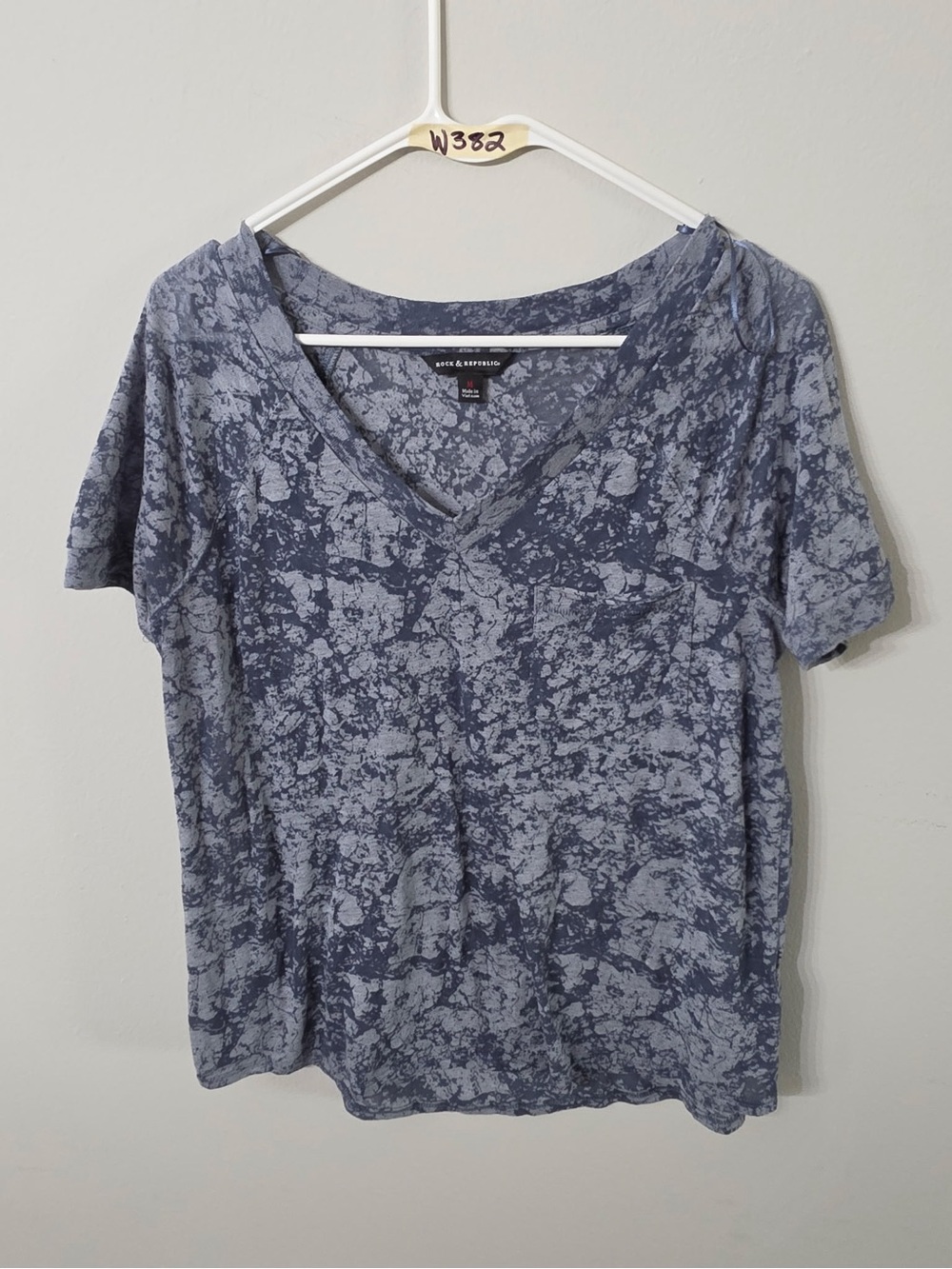 Rock & Republic Women’s Top Medium Gray Blue Abstract Print